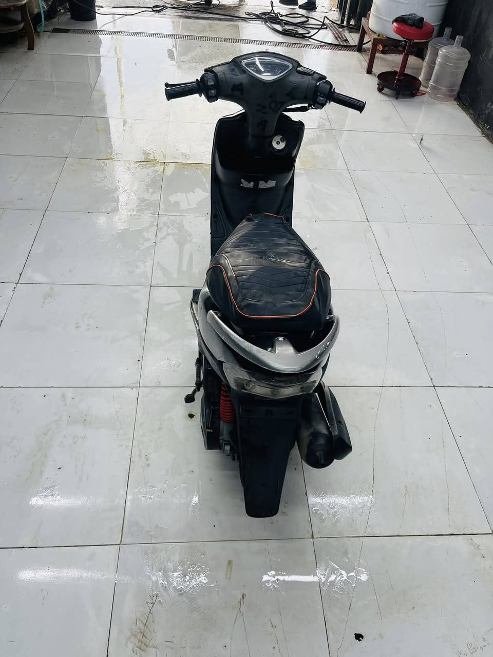 سعرها 650  وبيها مجال
ماكس عدلة 2006 شلعة ومعدل بلاد 
مكينة مفتوحة على البلاد  فقط ولفات اصلية وشرط الفحص وين ما يعجبك تفحص افحص وخرسة الدراجة 
وكلها مختمة منطول الطول اي شي بل دراجة مختم وختم واحد وبي المكينة 
كله شغاله اي نقص ما بيها 
سلف كهربائيات منطول الطول كلهن شغالات 
دراجة حلوه ونضيفة فقط المكينة مفتوحة وفتح وكالة وخرسة المكينة 
العنوان/العمارة/ الماجدية 
اتصل : ***********
