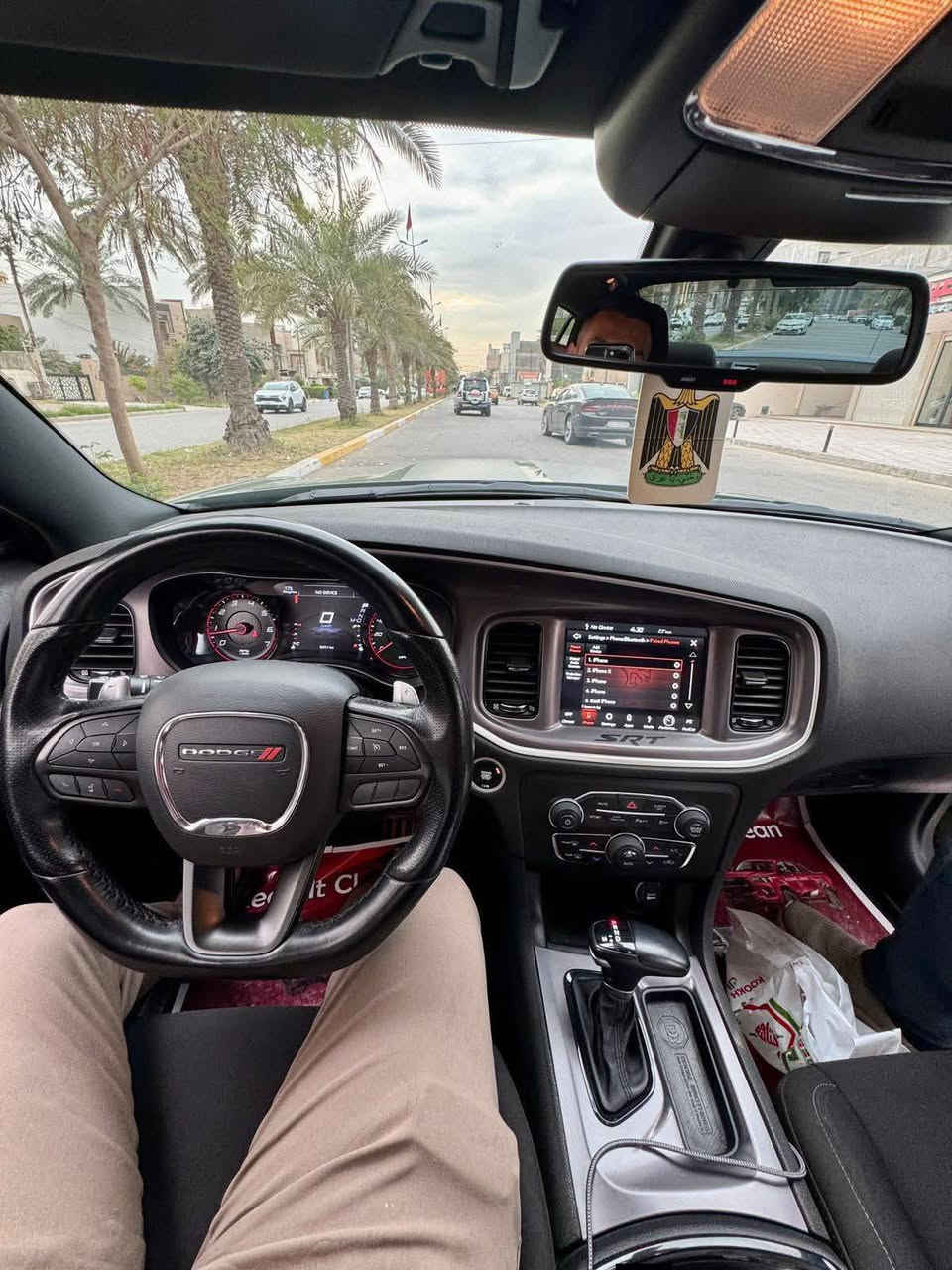 قطعه نادره بلون مميز زيتوني وفتحة سقف 
جارجر(  Rt ) مكينه( ٥٧٠٠) رقم بغداد الدولي الجديد 
مديل (2022)ماشيه( ٣٥٠٠٠ml)
وارد امريكي كلين بدون حادث مكفوله من الضربه ولصبغ ( فقط بارد ٤ اصابع بلجاملغ الامامي وشخط بلباب الخلفيه اثر طخة دراجه )
مواصفات السياره :-
١- فجوج برومبو بلادي
٢- فتحة سقف
٣- لايت زينون 

٤- سماعات ماركة lbain
٥- عليهه برمجة مصطفى ايكل سيفيتي واستخدام يومي يعني حماوه انساهه وصرف وقود قليل 
٦- عليهه دون بايب من علي الوادي ودبات سود صوت االكزوز يخبل 
٧- عليهه تخم ويل وتاير جديد تو سايز
٨- عليهه دبلات ولويات Srt 
مكاني بغداد / السيديه 

رقم التلفون /***********
