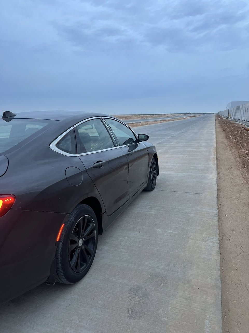 كرايسلر c200
2016 
لون رمادي 
بدون جراد حادث امريكا فقط بنيد 
2400
كير ماوس ٩ نمر 
شاشه كبيره 
كامره خلفيه 
تحكمات 
دمام صوت بيها
غرفه جديده 
بصمه ابواب وتشغيل 
تبريد تدفئه فول 
سعره ٩٠ وبيه مجال 
مكاني نجف بيع مستعجل 
***********
