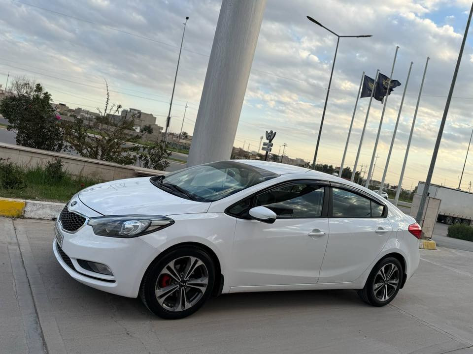 سيارة سيراتو وارد خليجي 2013 
شرط كير محرك صدر امامي خلفي جاهزها اربعه تايرات جددت سنويه وارقام جديد تحويل مباشز بيها بونيد صبغ واشويه كارت بل جاملغ وسونار مرفق مع صور 
***********
