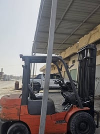 رافعة تيوتا للبيع موديل 2005 طني ونص 3 حركات ٠٧٨٢٤٤٣٦٣٥٨