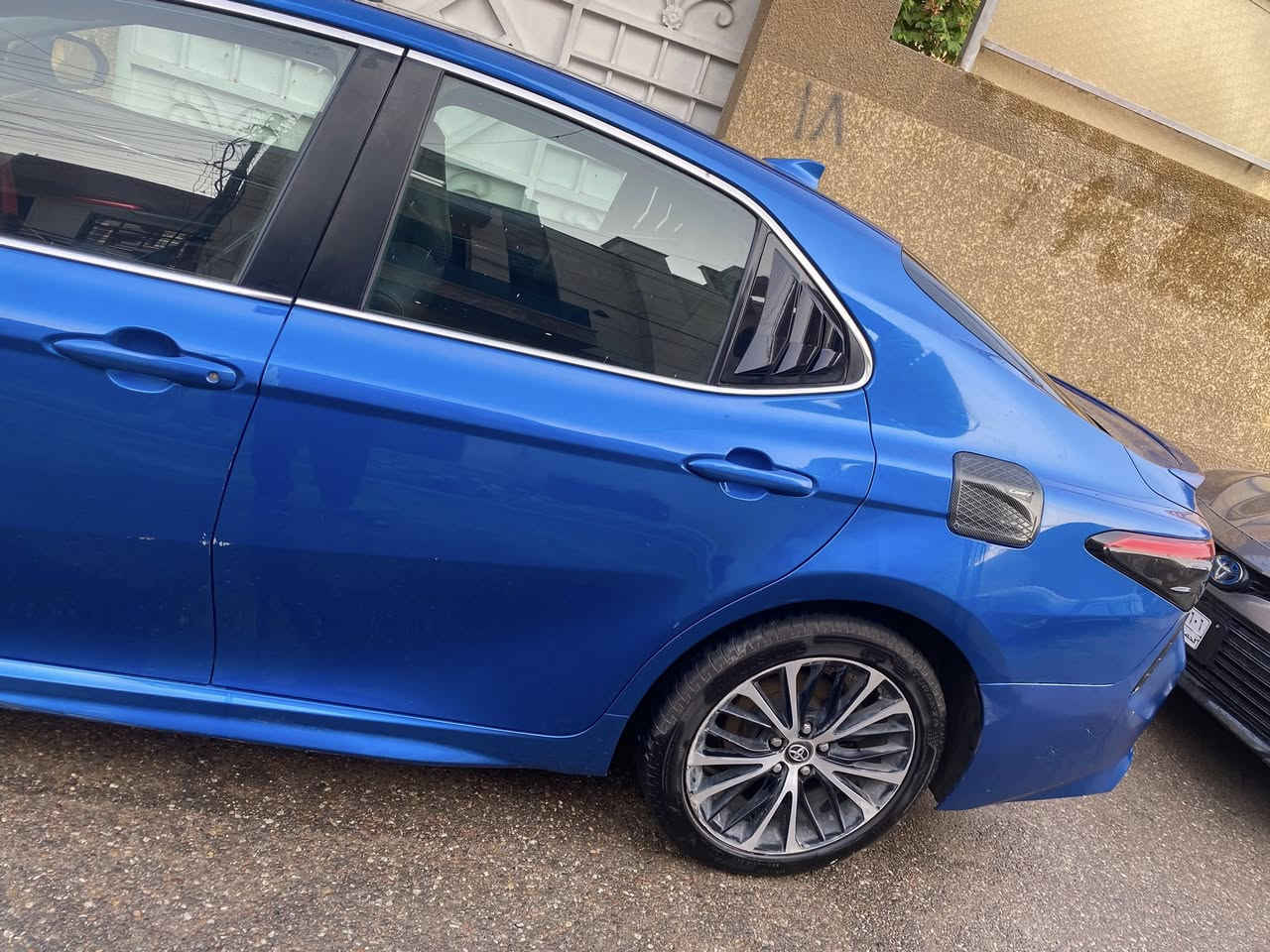 كامري ٢٠١٩ se📍 رقم بغداد – وارد أمريكا
‎المواصفات:

‎ • محرك بانزين (2500)

‎ • شاشة لمس وسطية مع بلوتوث وكاميرا خلفية

‎ • مثبت سرعة – تحكم ستيرن – كروز كنترول - عالي اوتو

‎ • نظام دخول ذكي - اضائة ترحيب بالباب

‎ • تحكم كهربائي بمقعد السائق + مقاعد جلد 

‎ • اطارات 18 إنج – تايرات جديدة زوج برجستن

‎ • + رادار أمامي + مانع تصادم + رادار مسار

‎داخل كاربون فايبر احمر - ستيرن تغليف احمر

‎ •  تبريد قطعة واحدة

الصيانة: 
‎فيتبم وفلتر بانزين اصلي شركة جديد

‎شمعات امامية اصلية شركة جديدة والصدر بحالة جيدة 

‎دعامية امامية جديدة وجددت صبغ البنيد والجاملغ 

‎الحالة:

‎ • ماشية: 111,000 كم
السيارة جاهزة من كير ومحرك وكهربائيات وتبريد على وضع الشركة وصيانة دورية

 

‎الحادث: 

بنيد وجاملغ امامي صفحة الراكب وبيها طخة صغيرة بالجاملغ الخلفي والجنطة وتفاصيل اكثر بالسونار والحادث عالخاص او 
عالواتساب

‎ السعر 160 وبالعافية على الي ياخذها 

‎العنوان : بغداد - الدورة - كفائات الصحة

📞 للاتصال أو المراسلة: (***********
