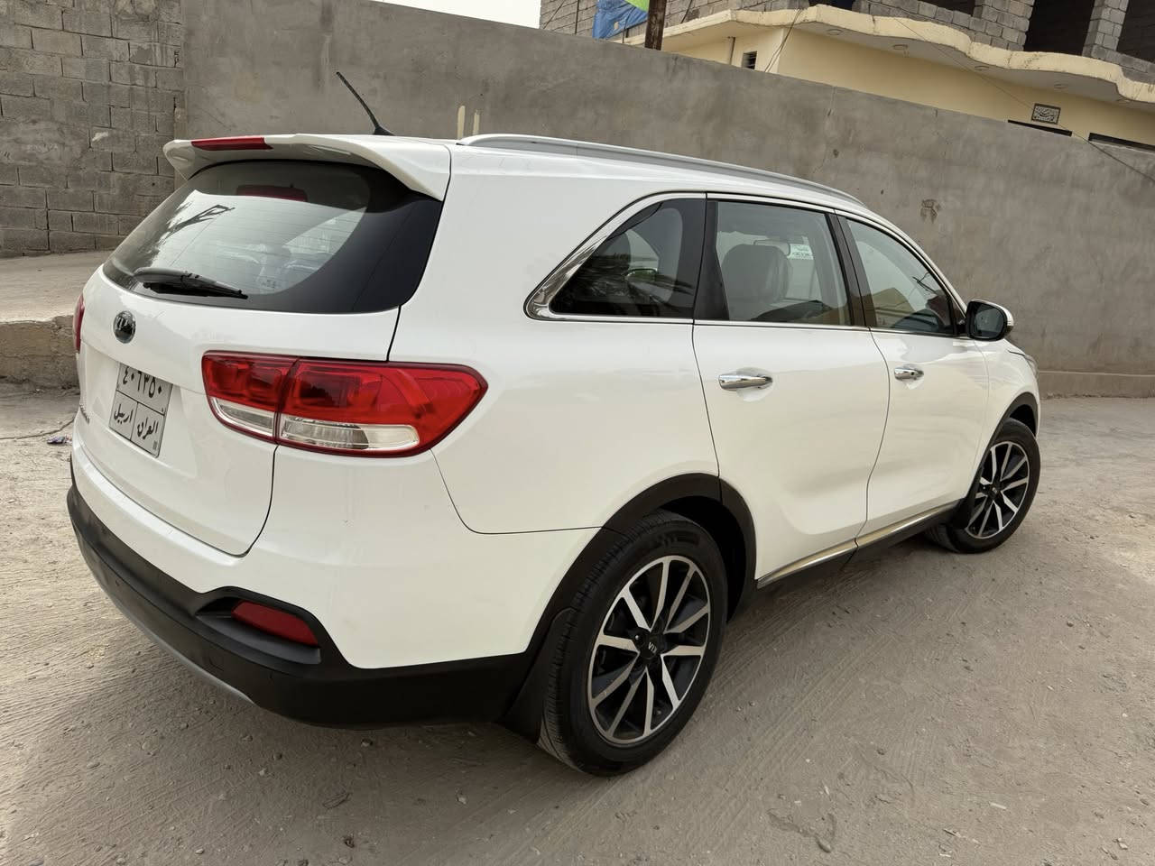 السلام عليكم
سورنتو 2016 خليجي 
محرك 4 سلندر 2500cc
نص مواصفات سياره بدون صبغ بيها شبر خشم جامرلغ يمين 
الاستفسار /***********

