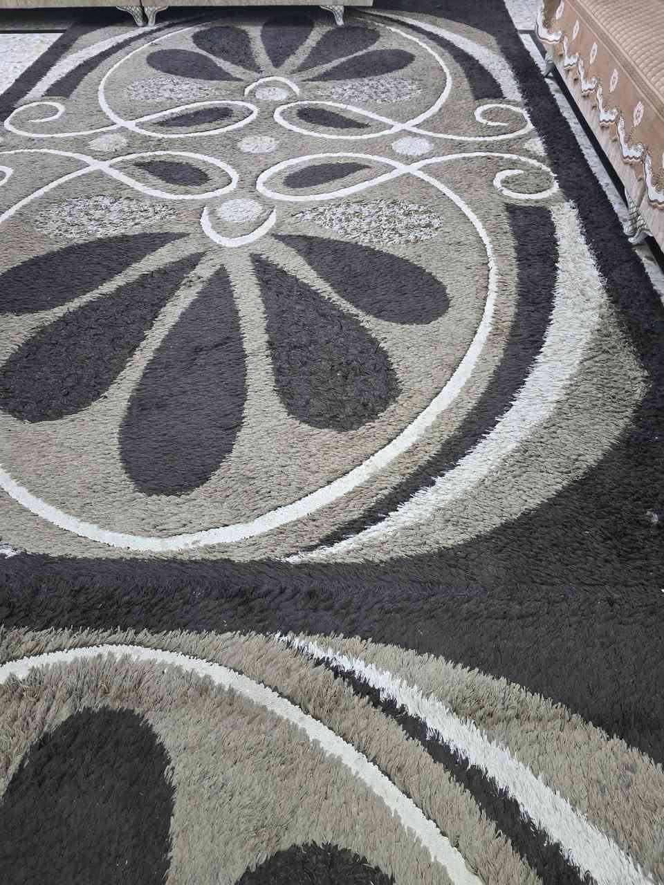 زوالي عدد ٢ ايراني اصلي فرو عالي مستخدم قليل واحده قياسى٣×٦  وثانيه ٣×٥ سعر الواحده ٦٠ الف اتصال على رقم *********** مكان بابل الكفل
