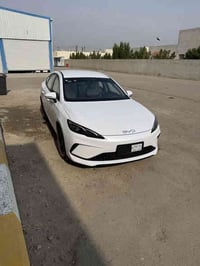 سيل ٥ زيرو السعر ١٣٠ مكانه بغداد الكرخ تلفون ٠٧٧١٤٦٧٠٨٦٤ شاحن وكارت. و...