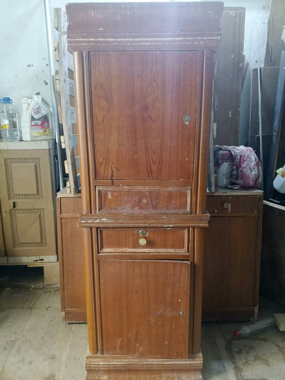 سلام عليكم تجديد كافه مستعمل نشتغل بل جديد بلون صاج الابيض كافه خشاب غرف نوم بوفيات كناتير بيبان غرف نفس ماضهر بصور قبل وبعد شغل جديد 👇🏻يحب شوف شغلنه دخل على صفحه  مكانه نجف حي مكرمه قرب مركز وفاء تواصل خاص او على رقم ***********
