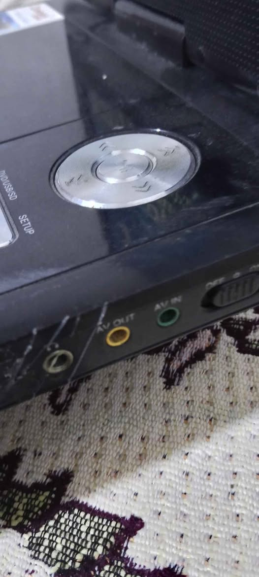 السلام عليكم ورحمة الله و بركاته
ديفيدي دفتري للبيع 
شغال على الكهرباء فقط
السعر 20000 
المكان البصرة الجزيرة شط العرب, البصرة


**إذا كنت صاحب هذا الإعلان وتريد حذفه لأي سبب، رجاءا أرسل رسالة إلى الدعم الفني**