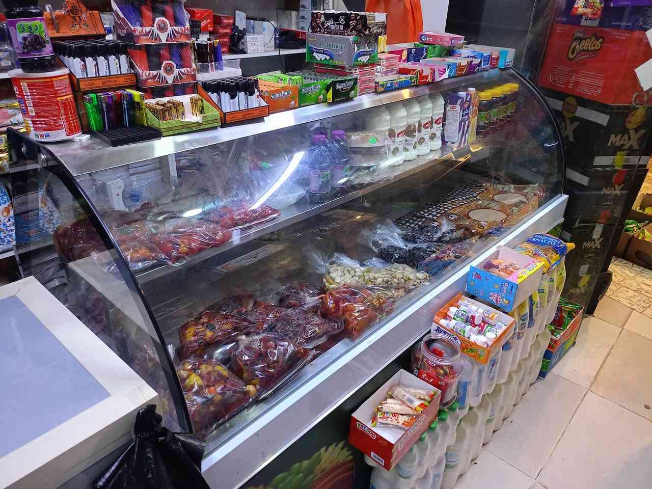 السلام عليكم
عارضة تجميد متر و 80
للبيع مكانهٓ واسط العزيزية 
السعر مليون 
***********
