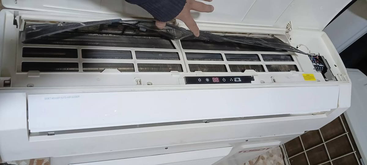 يالله سبلت توسوت 2 طن تبريد ثلج كامل هوه وبواريه وقطعه خارجيه 1 طن اخت الجديده للاستفسار***********/***********
