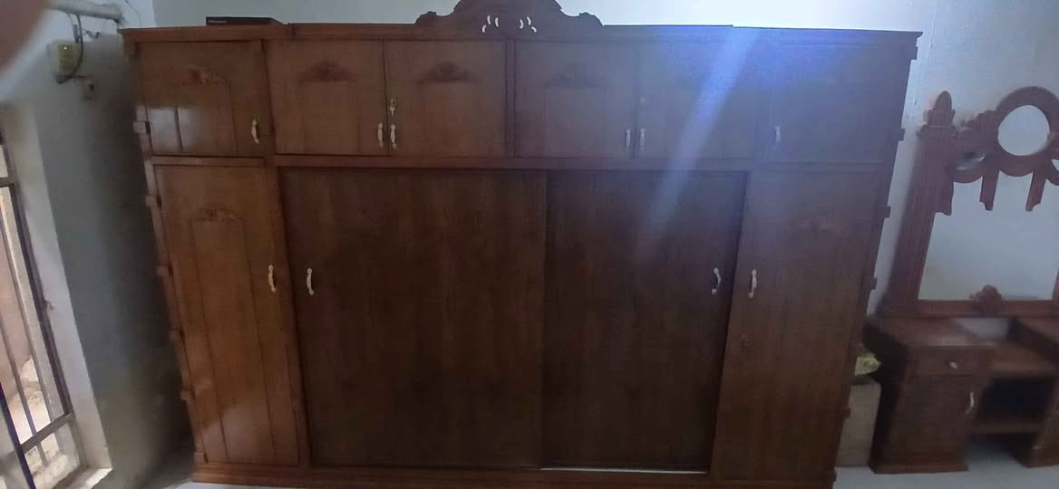 غرفه نوم نضيف كما موضح بالواقع احلا اعدىوني كامره موبايلي مو شي مكاني نجفةحي الجامعه رقمي 
***********
*********** النجف, العراق
