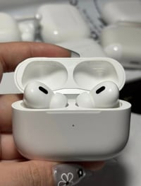 Air pods pro 2  الحديثة اصلية أمريكية ~ بالة ، سيريل نمبر بموقع ابل ، ...