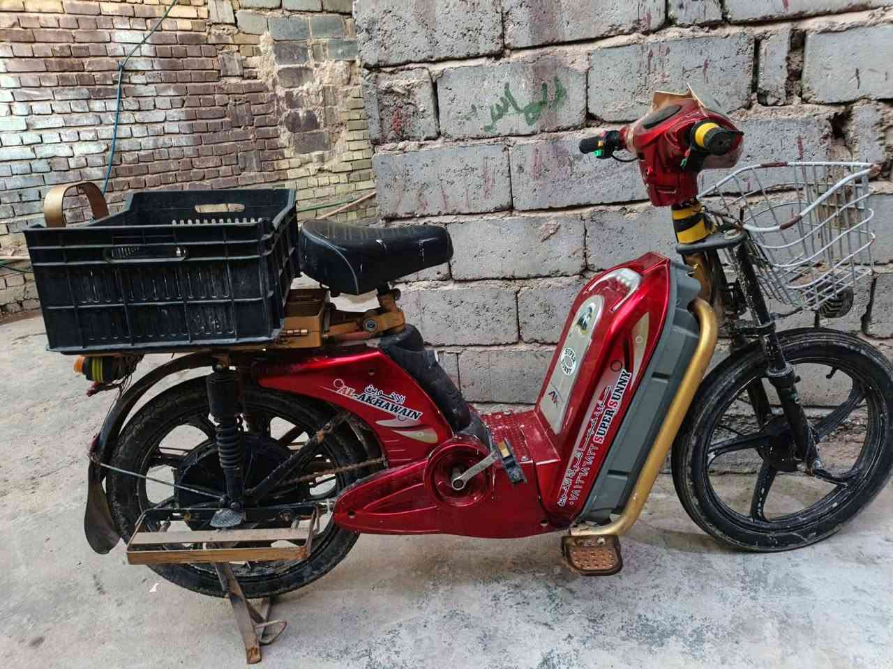 متاح دراجه نسر الذهبي بطارياته تعبانه ب 175 مكان سكنيه ***********
