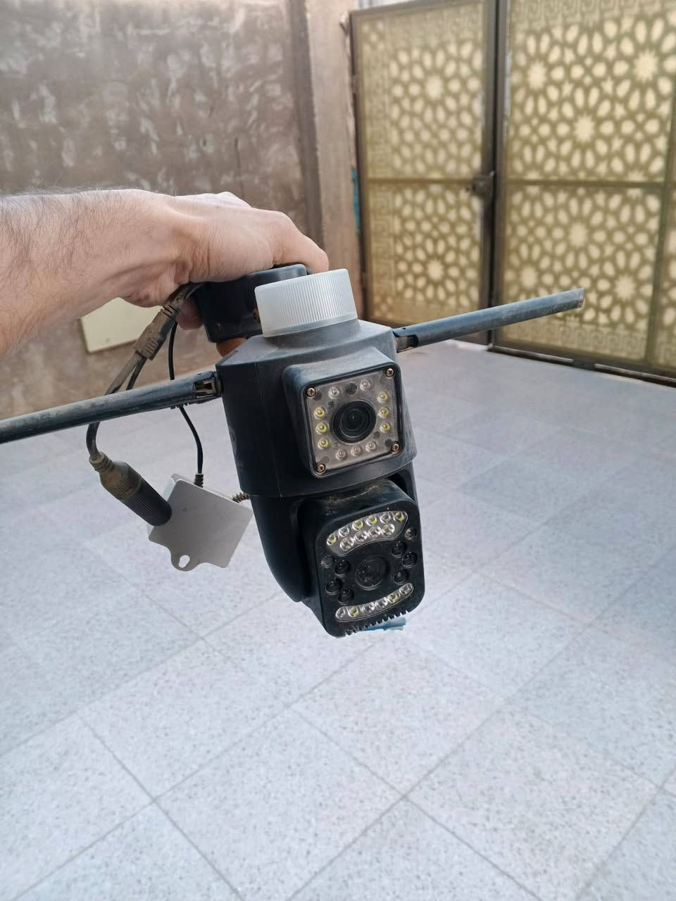 للبيع كامرات مستخدمه نضيفه
سعر الوحدة 25 
فلاش وسماعة عدسة ثابته وثانيه متحركة تنربط على الموبايل بيها تطبيق خاص
عنواني التأميم ***********
