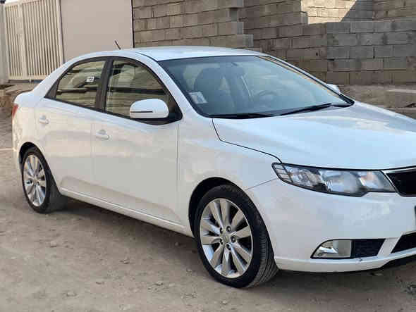 سيراتو ٢٠١٣ رقم سليمانية سنويه وهزة وبراد جديد تحويل او وكالة مضمون ماشيه 154 الف محرك كير شرط ما مفتوح سياره ناعمة وحلوة 
بيها ضربة بالبجم خفيفة سونار مرفق بالمنشور مكانها ديالى دلى عباس ***********
السعر113وبيها مجال قليل
