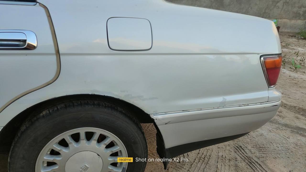 السلام عليكم 
من رخصة الادمن
كراون بطة منفصل 1994رقم انكليزي بصره بسمي كفاله من الضربه والصبغ ونقل الجثه 
جاهزه مال جناي تخم تاير حداده تبريد خير من الله  دواخل جيس لايت زنون مكينه وكير خير من الله 
السعر 64بيها مجال بسيط للشراي مكان السياره بصره للتواصل ***********
