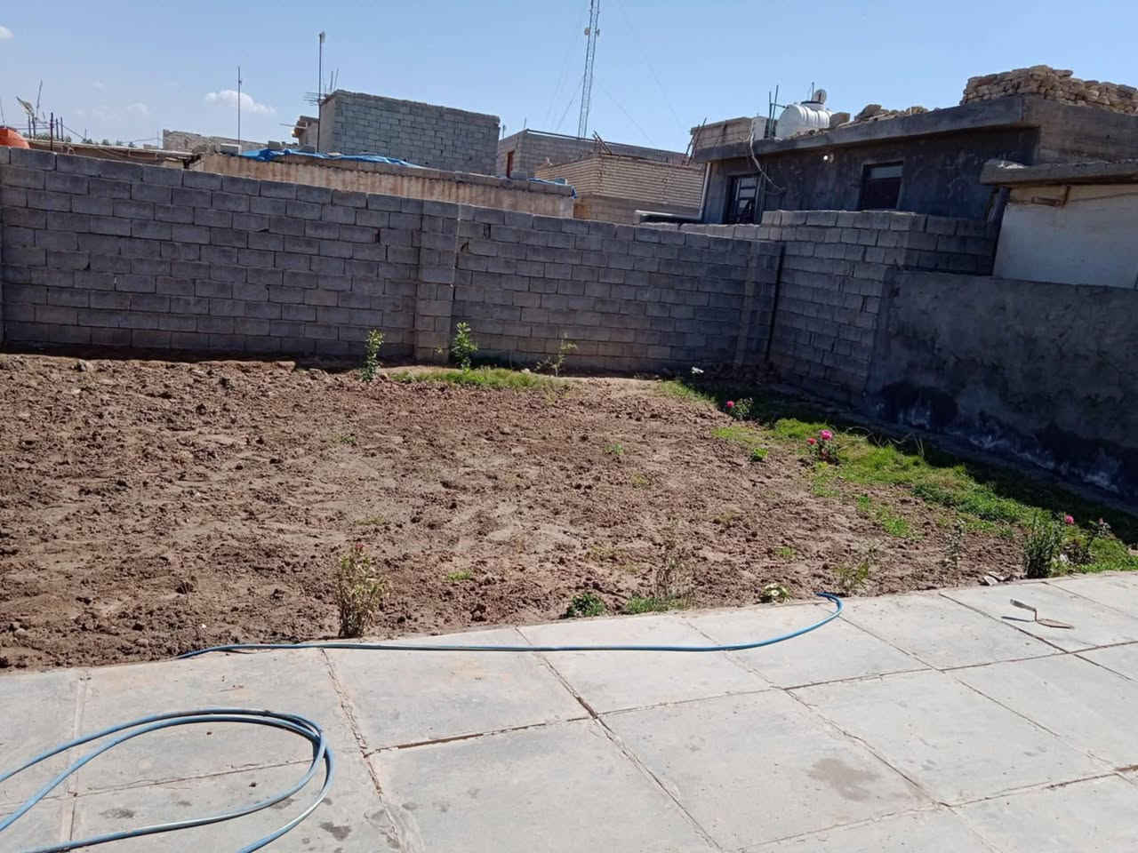 دار للبيع حواس حي المختار مساحة البيت 200م والقطعة 200م يتكون من 2غرف نوم واستقبال وصالة ومطبخ
للاستفسار الاتصال ***********
