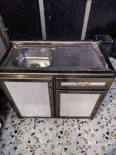 كاونتر متر ونص 3 قطع نضيف السعر 150 وبي مجال *********** مكاني كركوك حي الحجاج
