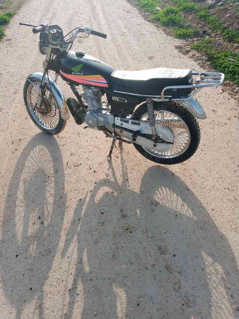 موطور  نامه اربعه گير  للبيع  شلعة فول محرك خير من الله   صالنصة كاتم   اوراق كاملة مال شقل  موطو  شقل وطلع هندر واحد   لا  صرف ولا تبخير   لايت عالي ناصي  ***********   موجود خاص  مكاني جلولاء الطبج  280وبي مجال قليل
