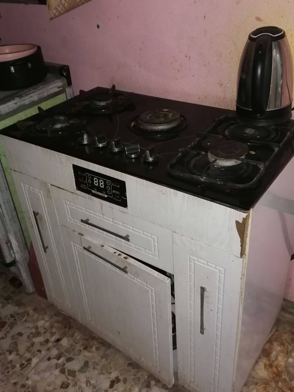 السلام عليكم اغراض صالون للبيع اليحب يستفير يدخل خاص ***********
