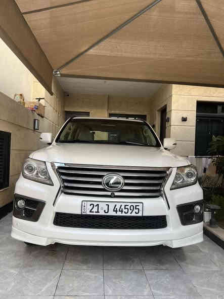 للبيع لكزز Lx 570 s 
موديل 2013
فول مواصفات بريم اصلي 
لون ابيض صدفي 
خمس كامرات 
حساس خلفي امامي 
رادار نقطه عمياء
داخل جلد بيجي 
كشن كهرباء خزن ميموري
كشن تدفئة تبريد 
محرك ٨ سلندر ٥٧٠٠ 
سلايد 
ثلاجة
سماعات بالتكم والباب الخلفي 
شاشات خلفيه
تبريد منفصل 
جكات 
باب خلفي كهرباء 
كير محرك كهرباء كله مكفول بشرط الفحص 
السياره كلش نضيفة وترايها كلش ناعم 
شادلها تخم تاير جديد 
السياره بدون تبديل او صبغ 
مكان السياره بغداد
رقم سليمانية الجديد هزه جديدة 
السعر 41وبيه مجال 
مكاني بغداد حي الحسين 

رقم الهاتف للتواصل ***********
