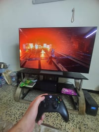 اكسبوكس سيريس X للبيع السعر 675 و ويا حساب التمت 3 اشهر والعاب بل 500 ...