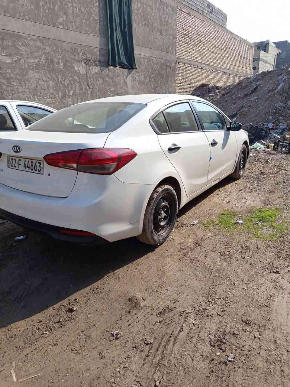 السلام عليكم 
كيا سيراتو موديل ٢٠١٨ مكفولة من الصبغ بيهه بارد السياره باسمي المكان بغداد الغزاليه السعر ١٣٨ وبيهه مجال حك الجيه للاستفسار الاتصال على الرقم 
***********
