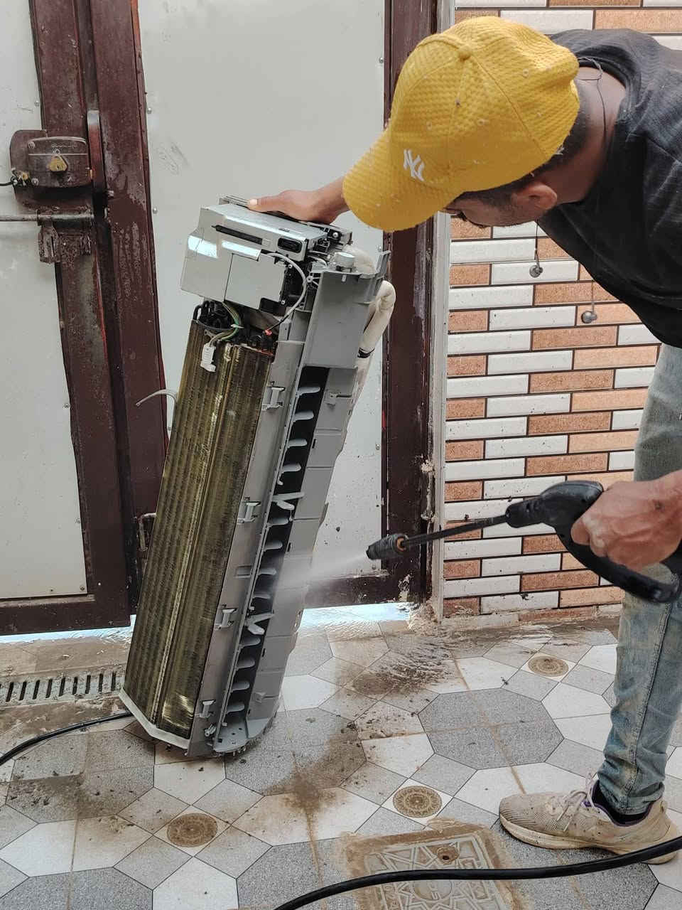 السلام عليكم ورحمة الله وبركاته اخواني الغوالي تحيه طيبه 
اليوم راح أنشر حبيبي وأخي القريب من القلب والغالي أخوي 
وعنده محل أنشائيات مال مواد أنشائيه وفي أسعار مناسبة عنوان المحل حي العمال مقابيل أفران لبيع الخبز وجاي يطور شغله هم دخل في مجال الكهربائيات مثل صيانة السبالت 
نصب شحن غاز غسل وصيانه أجهزة التبريد وهم أسعار مناسبه جدآ خوش يشتغل شغله نظيف بكل صراحه جاي أحجي ونسئل من الله أن يوفقه في جميع مجالات حياته وربي يوفقكم ويوفق الجميع أرقام الهاتف أدناه الخاصه به 
وهاي صوري وياه داخل المحل وأنصح جميع أهالي قلعة سكر التعامل وياه أني مجربه شغله نظيف وفي أسعار مناسبة ❤
(((   أمجد جاسم  شحن غاز R22 _ شحن غاز 410     )))
      (((  ***********  امجد الناشي          )))
      (((  ***********   المكان قلعة سكر    )))
((( أني عندي شركة إعلانات وترويج لعدم أعمال الناس  )))
#الجميع #متابعين
