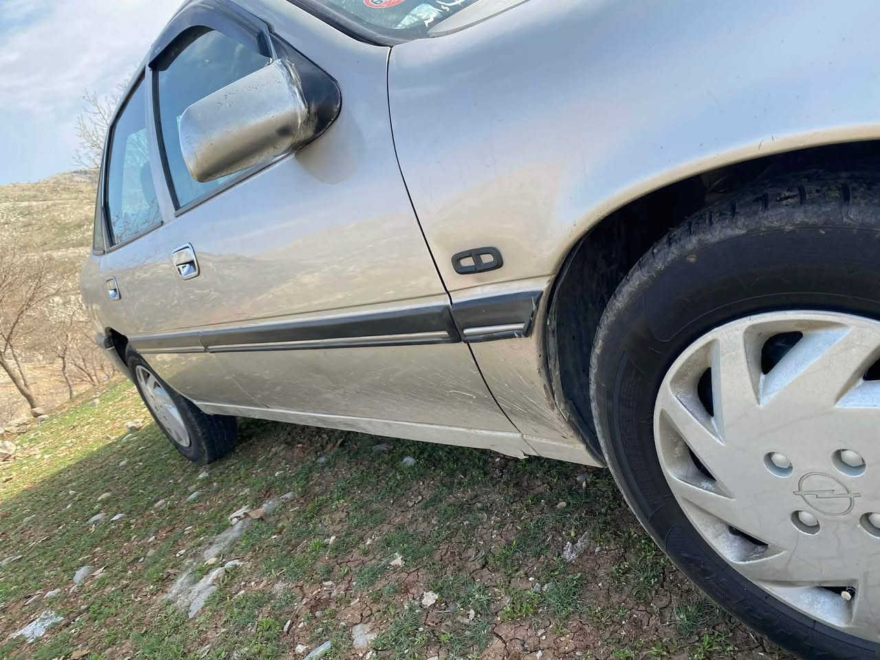 بؤفرؤشتن opel victra١٩٩٠رةقةم سليماني سةنةوي وژينگةي تازةية تا٢٠٣٠جوارتايةي تازةي لةژيرة مةكينة٢٠گيرومةكينةو تةحويل ووةكالةي بةشةرت  تةقةورةقةي بةشةرت دةبلي تازةية جواربةرةدةرگاي لؤك داشبولي رةقةم يةكة بةردي سالؤنساي تياية مالي دؤستة هيج دةعمي نية قةترة خايسي نية هةموي بةشةرتي فيتةر ماشاءالله زؤرپاكة هيج حةزيةت نةدراوة سةيارةكةسةرو ژيري يةك لةيةك پاكترة هيج ليدراويكي پيوةنية بةشةرتي اوةي يةك قةترة خايساتي نةبيت abs سلايتة مةزبوت يشةكات شاشة ايپاد  سةيارةكة لؤكة رو بةروي لةوينةكات جوانترة سحريشي ٣٩گلاو مةجاليكي برايانة 
شوين پيرةمةگرون
***********
ادميني ❤️ السليمانية, العراق
