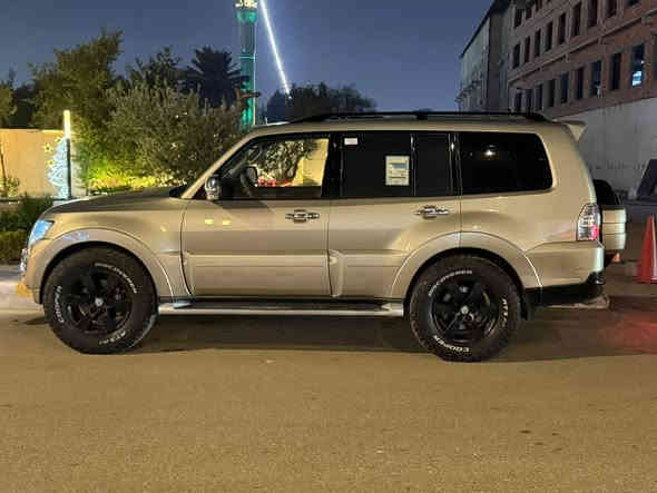 السلام عليكم للبيع باجيرو موديل 2008 حبتور كويتي خليجي فول مواصفات حجم المحرك 6 سلندر 3800 مكفوله كفاله عامه بدون ضرر ولا صبغ رقم بغداد مشروع وطني تحويل ثاني يوم 
كشنات جلد كهرباء تدفئه تبريد اشارة بالمري شفط ترحيب تحكمات ستيرن فتحه تبريد ٣ قطع وحساسات خلفيه كامره مع ثلاجه وتخم تاير جبلي كير ومحرك خير من الله (محرك مفتوح) كفاله السياره حيل نظيفه السعر ١٢٥ وبيها مجال اتصل وتدلل (***********) بدون مراوس مستعجل
