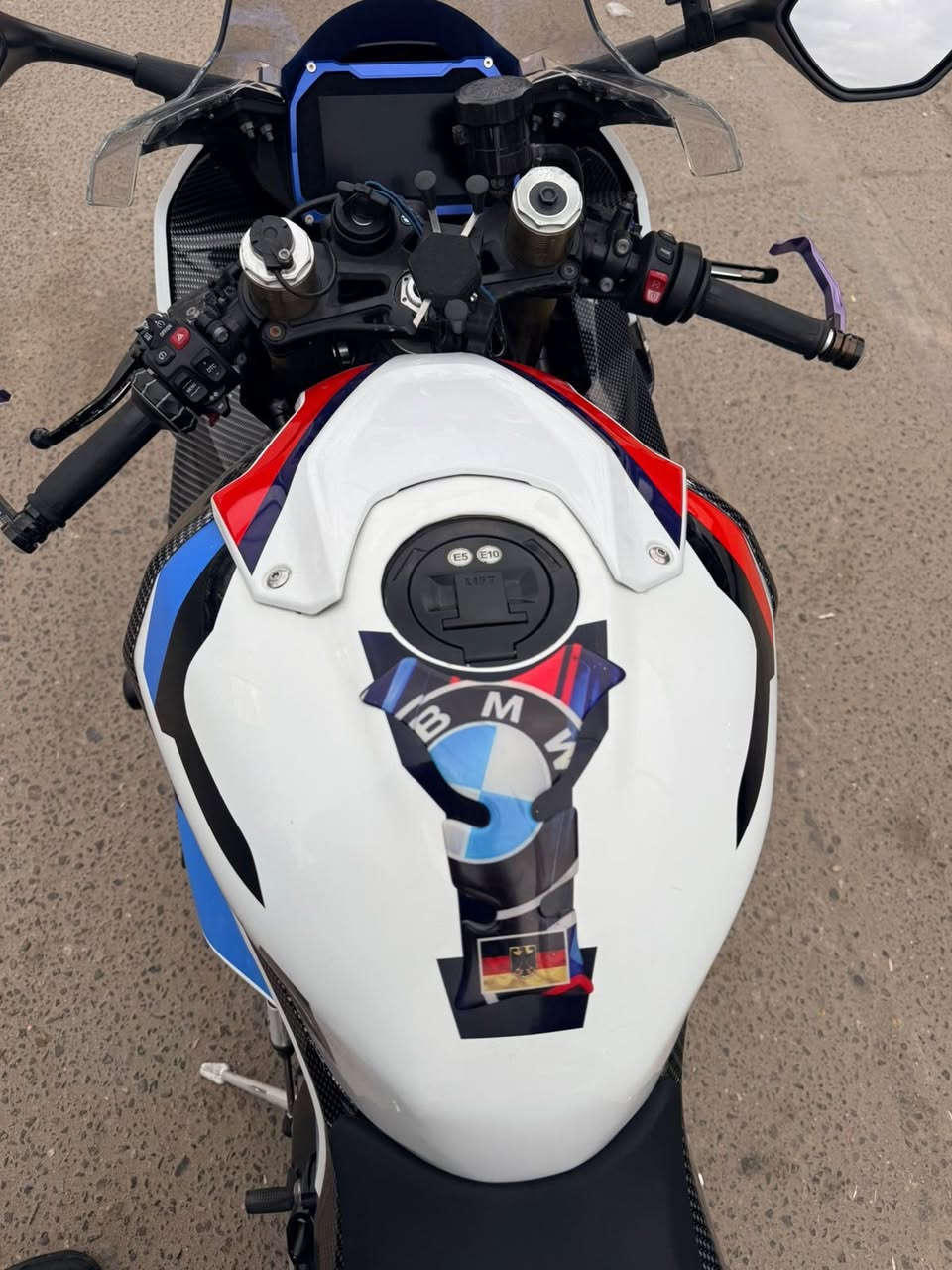 BMW s1000RR 
2022
دراجة رقم وسنوية رقم الجديد
دراجةماشية 11500 
عليها هدرز تيتانيوم كامل arow
دوسات m يدات m
مسويلها سيرفس كامل  ما بيها ايا نقص دك سويج وتطلع
سويجات 2 بيها 
مكان دراجة بصره 
***********
