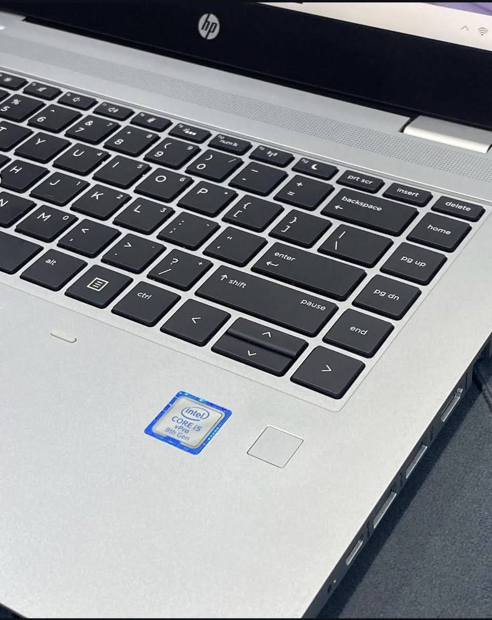 لابتوب hp سوبر سلم الجيل الثامن  للبيع
المعالج core i5 الجيل الثامن 
رام 16 كيكا DDR4
هارد 256 كيكا SSD
كرت الشاشه Intel Uhd حجم 8 كيكا
الشاشه حجم 14 انج ضد التوهج 
كيبورد ضوئي   
باتري ليثيوم 6 خلايا  شحن سريع 65 واط والباطرية ممتازة 
كامره دقة hd 
 منفذ تايب سي و رام  وhdmi وسيم كرت وباقي المنافذ   الحاسبه كلش نضيفه وحلوه
السعر 325
***********
