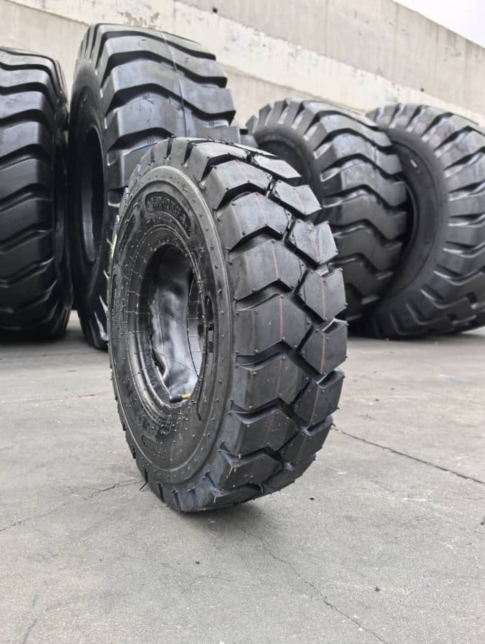 اطارات رافعات
للاستفسار 
***********
***********

600-9
650-10
700-12
815-15
يوجد توصيل لكافه المحافظات
