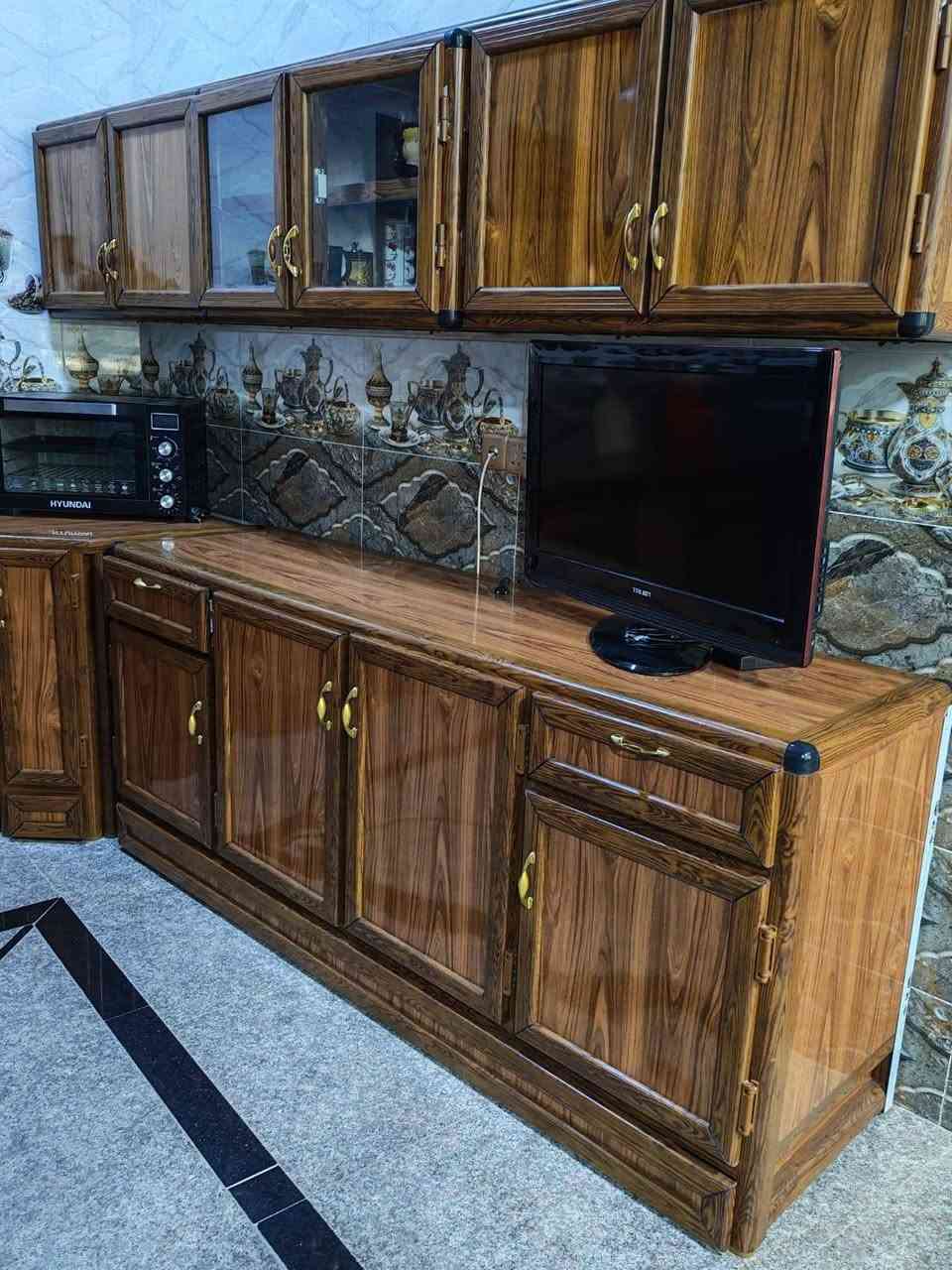 سلام عليكم كونترات جديده خمس قطع لون صاجي خشبي سعر 650 قفل رقم هاتف ***********
