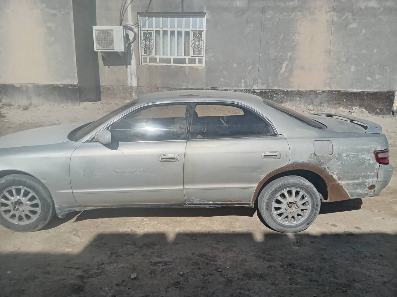 سلام عليكم شيزر للبيع مكينه تبخرولبدي كدام العين سياره اصوليه وحلوه بس المحرك بي تبخيرمحرك ونجي سعره ٢٢مكان بصره المدينه ***********
