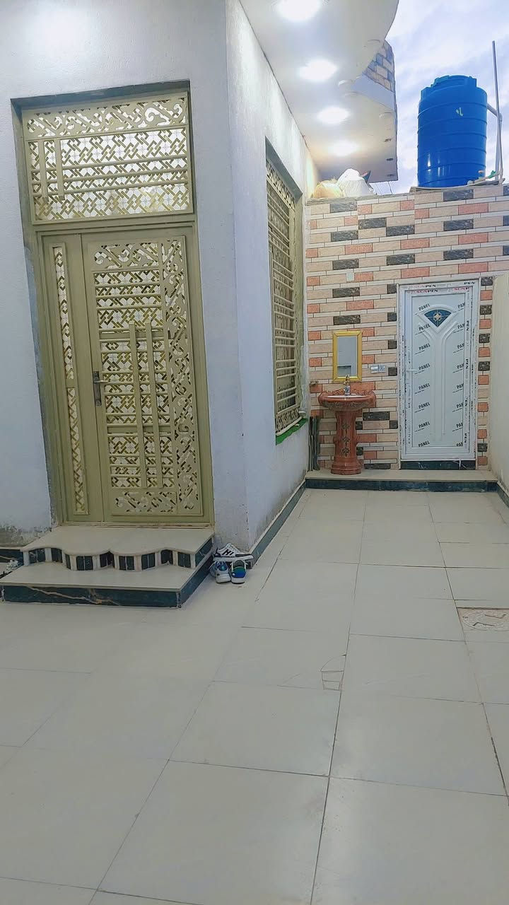 بيت طابو صرف مطلب اسكان ب٢٠٠هوه وطلبه مع تغير كفيل المكان حي جزائر مقاطعه 5مقابيل المطار مساحته 200متر  بظهر الوجه ***********
