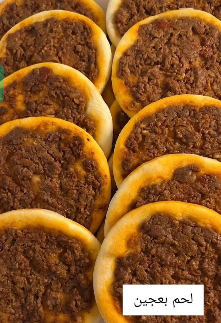 تجهيزات أُم فاطمة الغذائية تجهزكم بجميع انواع الأكلات والحلويات يوجد خدمة توصيل لجميع مناطق الحله الحجز مسبق قبل يوم او يومين التواصل معنا ***********اطلب ولتتردد بالطلب وراح تلكه الطعم الرهيب 😋😋😋 والنضافه والترتيب عند تجهيزاتنه

