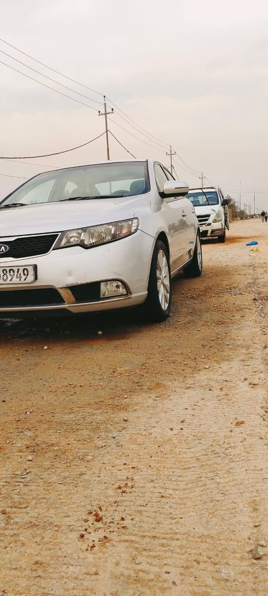 سيراتو 13 خليجي
ماشيه 140
رقم بغداد 
كفاله عامه حته الدعاميات ما عدا بنيد مبدل اثر شخوط 
كير ومحرك وتبريد شرط النضافه 
مكاني كربلاء 
السعر 108
***********
