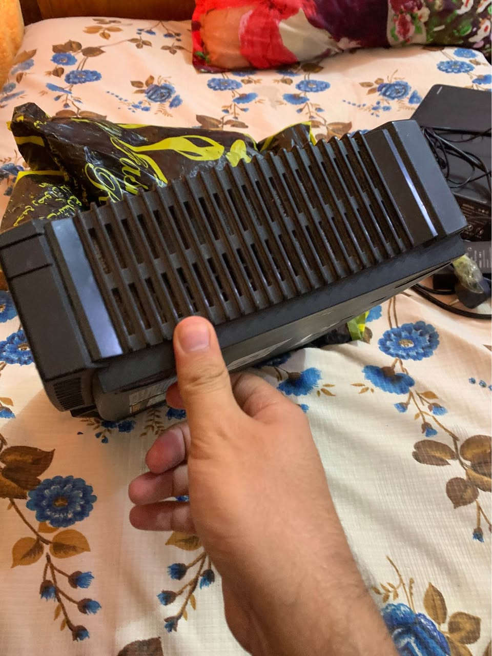 اكس بوس للبيع عوزه فقط وايراته وجوستيكات ويشتغل بي هارد داخلي يحمل اكثر من ١٠٠ لعبه الحال, واسط


**إذا كنت صاحب هذا الإعلان وتريد حذفه لأي سبب، رجاءا أرسل رسالة إلى الدعم الفني**