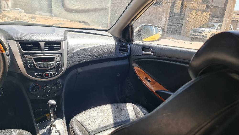 هونداي اكسنت ٢٠١٣ وارد امريكي تكسي مصبوغه عام كير مكينه نعمه من الله  بيه ضربه بل بلحوض الوره ومعدله ولباقي شوف العين رقم بصره تحويل راعيه يريد تحويل سنويه منهيه ٢٩/١١/٢٠٢٥ فول عده الفتحه اشاره بل مرايه حساسات تدفه كشنات تحكمات ستيرن 
تبريد شغال سياره حلوه بس رادله ترتيبات السعر ٦٥ وبيه مجال قليل للستفسار  الاتصال على *********** البصرة, العراق
