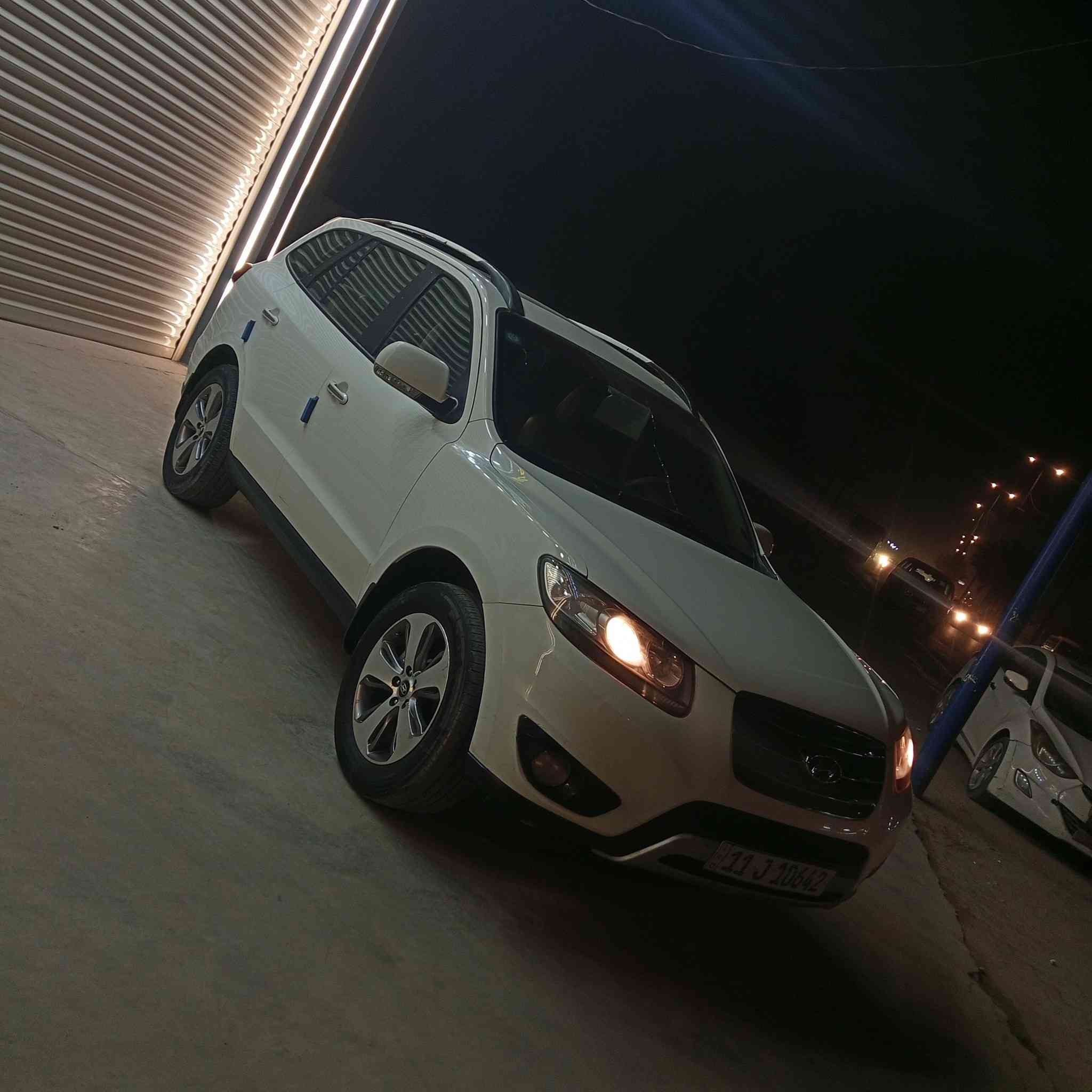 مكلف بنشر اتصال فقط *********** 
سنتافيه خليجي ٢٠١٢ فول الفول محرك ٣٥٠٠ سته سلندر فور ويل بصمه كشنات جلد فتحة 
٧ راكب ٣ قطع تبريد سياره حلوه ومال جناي
محرك وكير تمام تبريد تدفئة كهربائيات 
تخم تاير كله جاهز السياره مكفوله من صبغ 
والتبديل والفتح وشرط السونار فقط بيه بارد قليل
نمرتها بغداد رقم جديد بأسمنه سنويه وهزه جديد
سياره كلشي ماتخسر عليها 
راعيها يراوس بأقل منها عادي 
السعر النهائي بدون عمله 160  ورقه 
مكانها نجف 
والف هلا بيكم ❤️‍🩹
