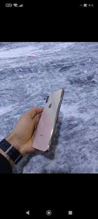 ايفون للبيع اكس ماكس ذاكرته 256 بطاريه 80 ما مفتوح بلادي بس سيم كارد و...
