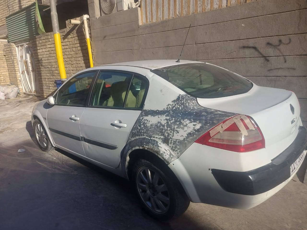 السلام عليكم بعد اذن الادمن المحترم٠
سيارة للبيع نوع رينو 

 ميكان موديل ٢٠٠٨ 

اللون ابيض 

السيارة رقمها بغداد الدولي الجديد 

السيارة باسمي شخصيا تحويل مباشر 

مكان السيارة بغداد / الحبيبية 

ما بيهه قطعة صبغ لحد الان 

اقتصادية للبنزين 

فقط مكان السمكرة اذا يحب يصبغهه الشراي 

صدرها يحتاج ترتيبات 

كير ومحرك نعمة من الله 

السعر ٤٠ $ وبيهه مجال بسيط واني حاضر 

والله سعرها مناسب 

للتواصل واتساب مع صاحب السيارة / (***********)

وايضا (*********** )
