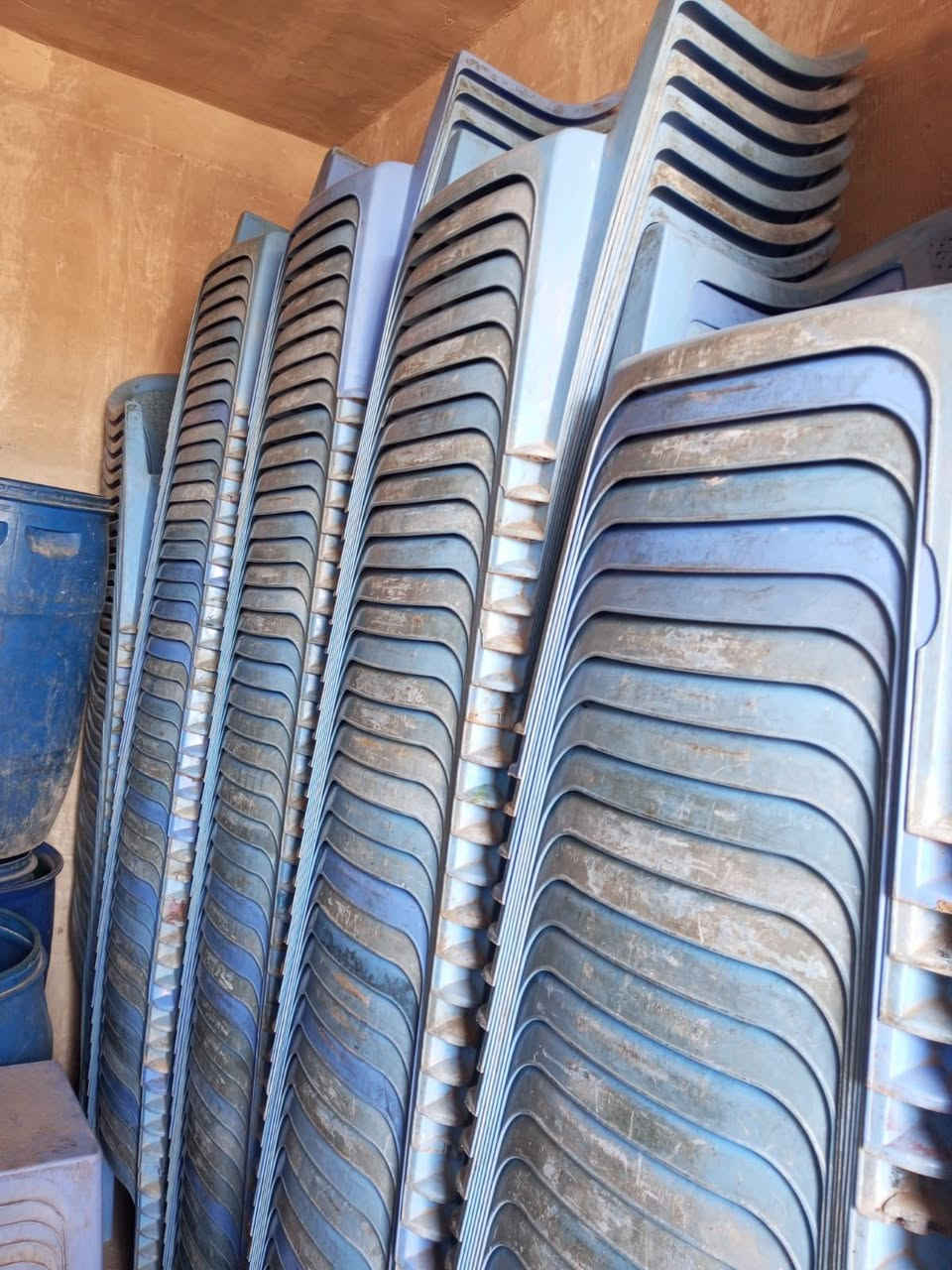 كراسي البيع السعر 5/وطبلات السعر 3العنوان بغداد حيور ***********
