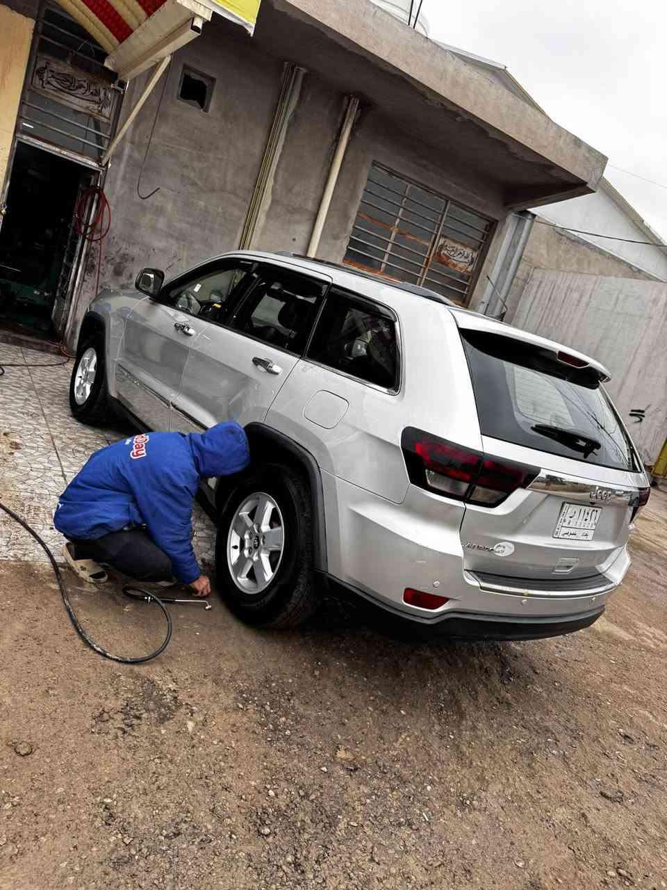 جيب لاريدو 2011 رقم بغداد  باسمي وارد امريكي ضرر بنيد او باب السايق صبغ فقط سياره مكينه او كير صدر تبريد كهربائات كلها مكفوله سياره كامله مابيها اي نقص مكاني بعقوبه ***********
