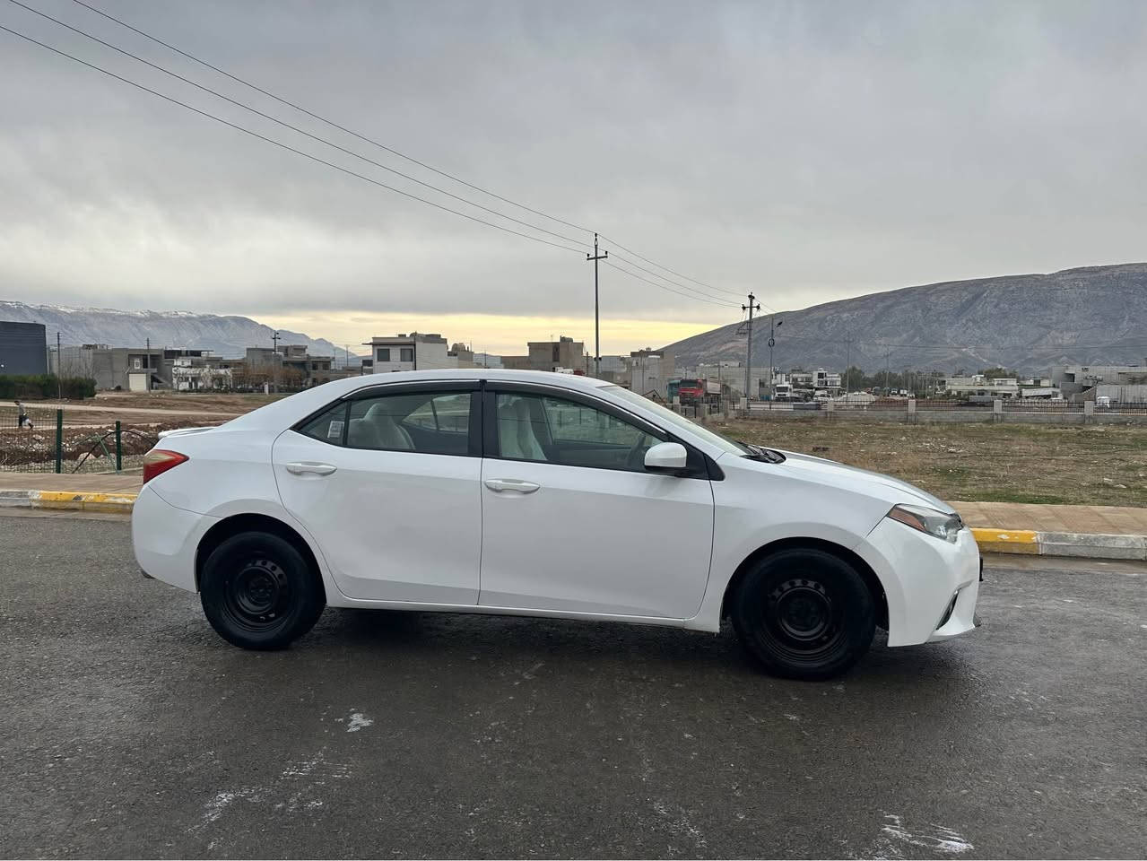 کرۆلا ٢٠١٥
ئەمریکی 
ناو زەرد 
شاشە ئایپاد
تەحدید سورعە
سەنەوی تا ٢٠٢٩ تازەیە 
٥ پارچەی بۆیاخە
گێڕ مەکینە تەحویل بڕانەوە بە شەرت
سعر:١١٢ گەڵا و مەجال
(0771 156 9677) دار بنديهكان, السليمانية
