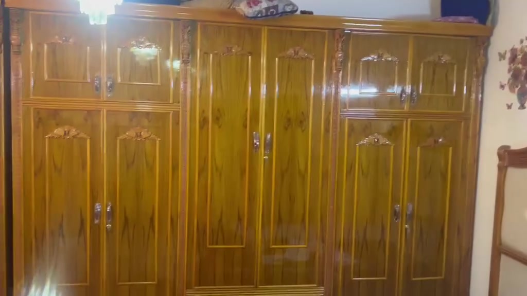 السلام عليكم غرفة نوم خشب عراقي اصلي جديده ونظيفه كولش اشتريتها ملونين ونص واريد ابيعه مليون ٧٥٠ الف


**إذا كنت صاحب هذا الإعلان وتريد حذفه لأي سبب، رجاءا أرسل رسالة إلى الدعم الفني**