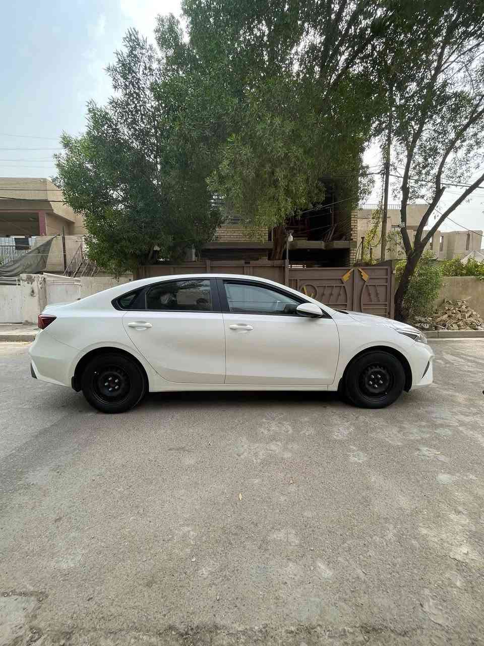 كيا سيراتو 2022مكينة1600مواصفات عادي مكفولة من الصبغ ولضربة ماشية 53 السعر 160
***********
