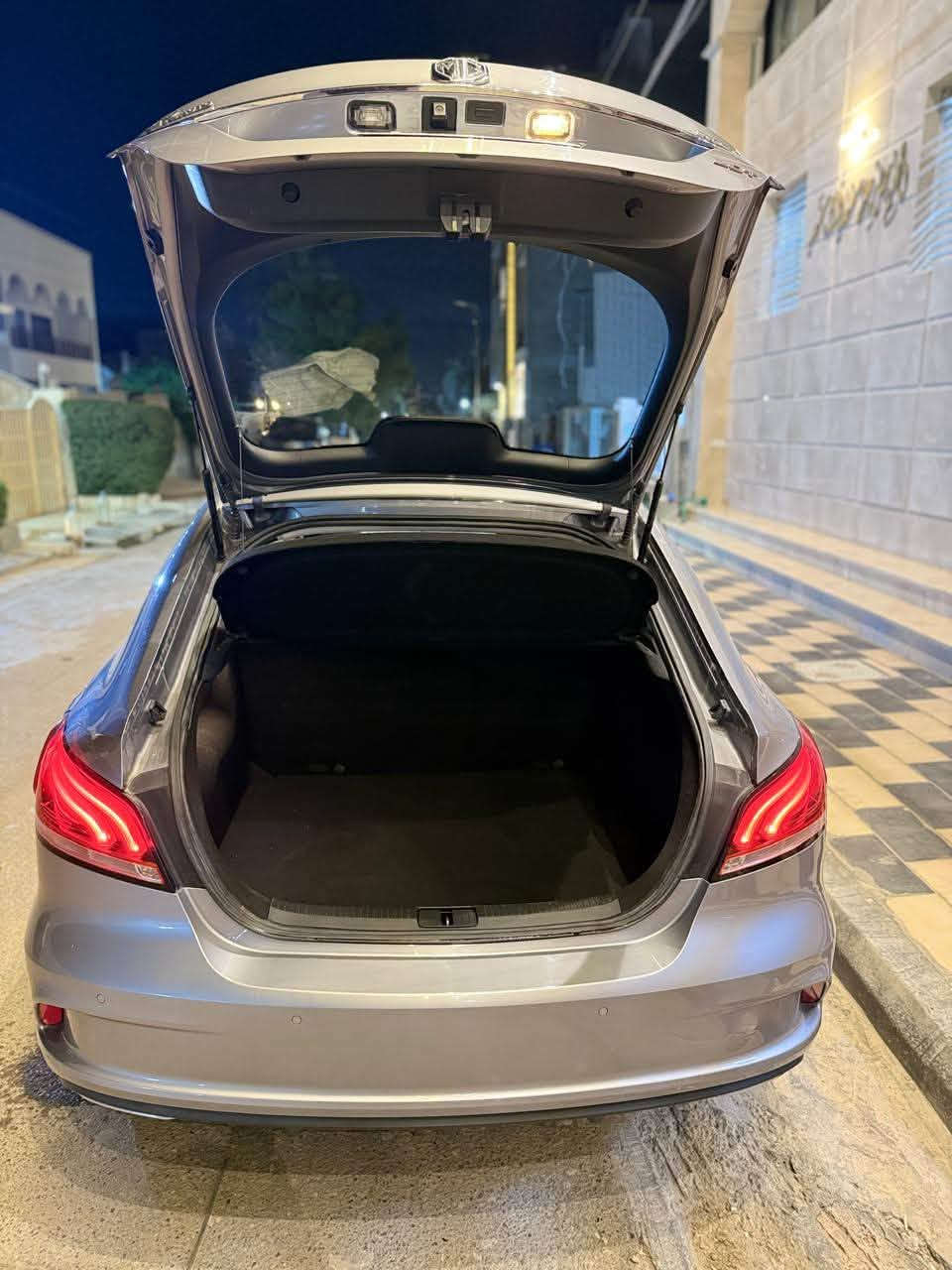 بسم الله الرحمٰن الرحيم
⸻

🚗 MG GT6 موديل 2021 فول مواصفات – للبيع على   الشرط التحويل  🔥

👇

سيارة MG GT موديل 2021

🔹 مكفولة من الصبغ والضربة (شاصي وكالة 100%)

🔹 استعمال شخصي ونظيف جداً

🔹 جاهزة استخدام فوري – ما تحتاج تذب عليه ولا فلس وادامه كامله كله جديد 🧿

⸻

✨ المواصفات (فل كامل):

🔴 داخل احمر + اسود 

✔️ 3انضمة قياده  ( سبورت + نورمال + ايكو )

✔️ نضام اوتو هولد 

✔️ هاند بريك دكمه 

✔️ فتحة سقف 🌤️

✔️ شاشة كبيرة + نافيكيشن

✔️ كاميرا + حساسات أمامي وخلفي

✔️ مقاعد جلد فخمة

✔️ تشغيل بصمة + دخول ذكي

✔️ مثبت سرعة

✔️ تحكم ستيرن

✔️ عدادات ديجيتال

✔️ إنارة LED كاملة

✔️ مرايا كهرباء + طي

✔️ مكيف ثلج ❄️

✔️ مكينه 1500 تيربو 

⸻

💎 ليش هاي السيارة تختلف؟

🔥 شكل رياضي ملفت وين ما توقفها

🔥 صرفية بنزين ممتازة + عزم حلو

🔥 مواصفات فول بسعر أقل من السوق

🔥 نظافة على الشرط وتفحص وين ما تريد+ السونار موجود 

⸻

💰 السعر:

💵 125 (قابل للنقاش )

⸻

📞 التواصل:

خاص أو اتصال 

*********** او واتساب 

⸻

والرزق على الله اذا معجبتك السياره خلي لايك وتعليق علمود يصعد المنشور وشكراً 

(((((((((وغير متواجد على الماسنجر ))))))))))))

⸻

 🔥 مكاني بغداد
