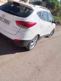 توسان موديل ,,2013 باسمي تحويل ثاني يوم رقم شمالي بيع ومراوس وهذا رقمي...