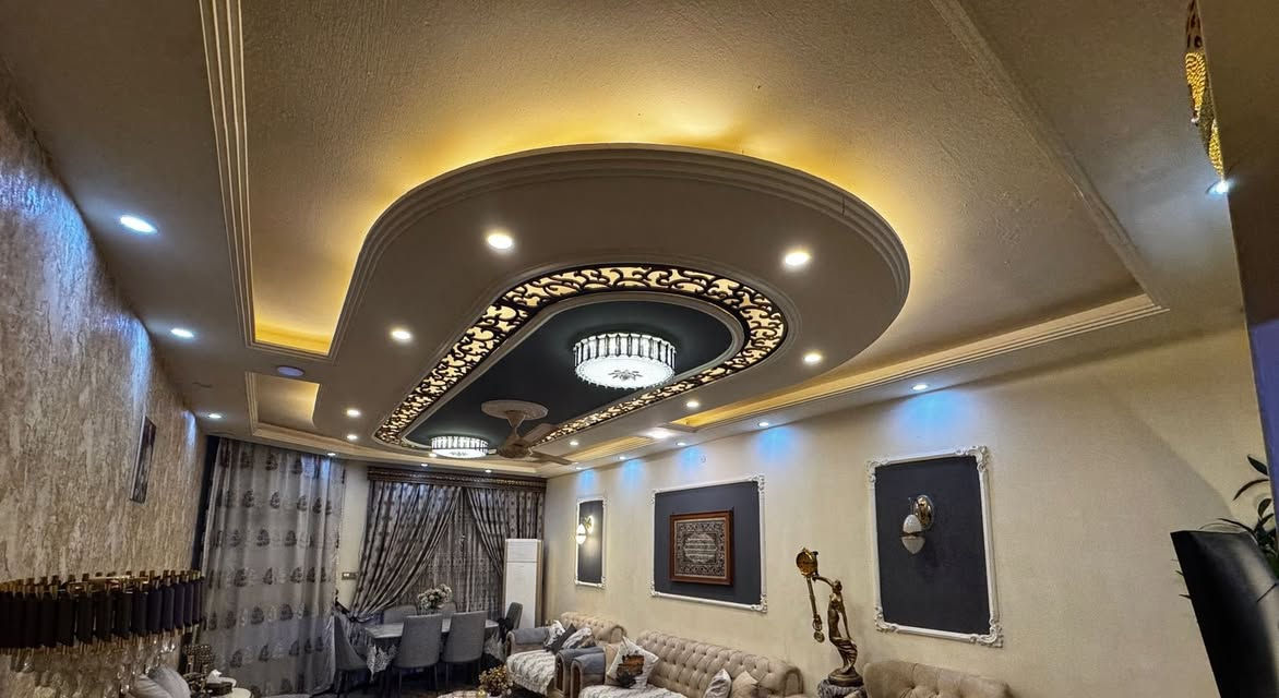 السلام عليكم
دار للبيع ١٥٠ متر طابو ملك صرف سكني 

حي المواصلات 

الواجهه ٧،٥ نزال ٢٠

الطابق الاول 

غرفه واستقبال وهول ومطبخ وصحيات ٢ ومناور ٢ وكراج 

الطابق الثاني 

٣ غرف وهول وحمام 

الطابق الثالث 

هول حولي وغرفة وسطحين 

البيت بناء الالفينات نظيف كلش وتجديد وديكورات ٢٠٢٠ 

يحتوي على مطبخ تركي موضح بالصور 

السعر ٣٦٠ مليون وبي مجال سعر مناسب جدا موقع ممتاز قرب شارع الضغط 

للاستفسار الاتصال 

***********

***********
